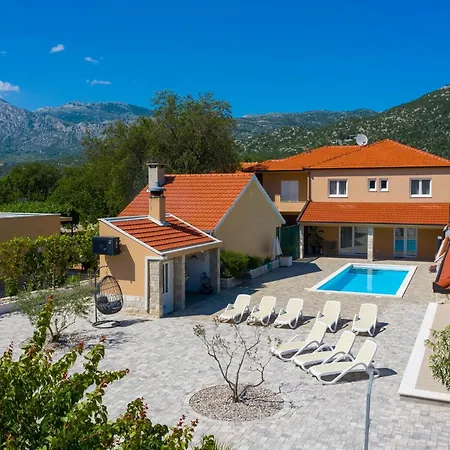 Zara With Heated Hydromassage-pool