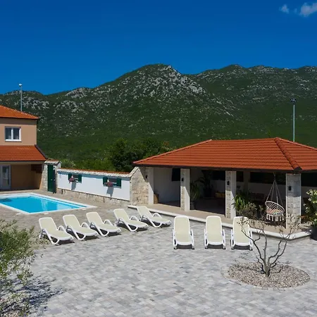 Вилла Zara With Heated Hydromassage-pool