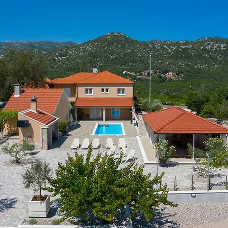 Zara With Heated Hydromassage-pool Вилла *