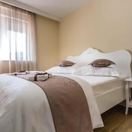 Zara With Heated Hydromassage-pool Вилла *