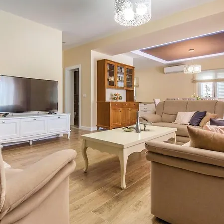 Zara With Heated Hydromassage-pool