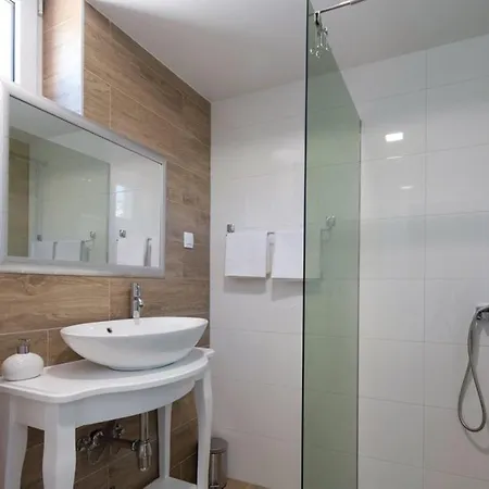 Zara With Heated Hydromassage-pool *