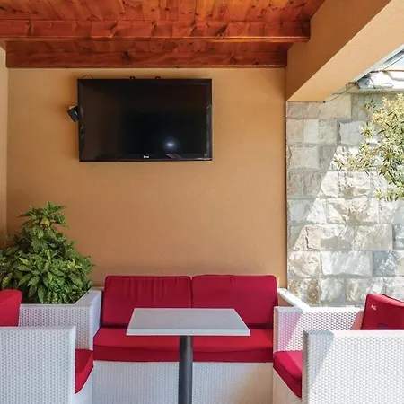 Zara With Heated Hydromassage-pool Вилла