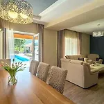 Zara With Heated Hydromassage-pool Villa *