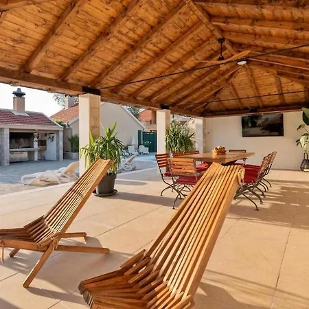 Вилла Zara With Heated Hydromassage-pool *