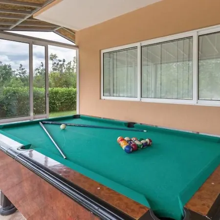 Zara With Heated Hydromassage-pool *