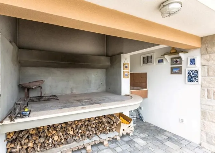 Villa Zara With Heated Hydromassage-pool Vrgorac