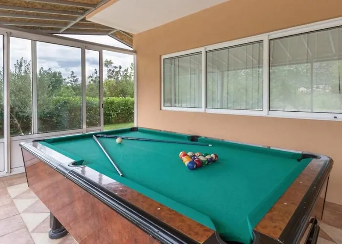 Zara With Heated Hydromassage-pool *