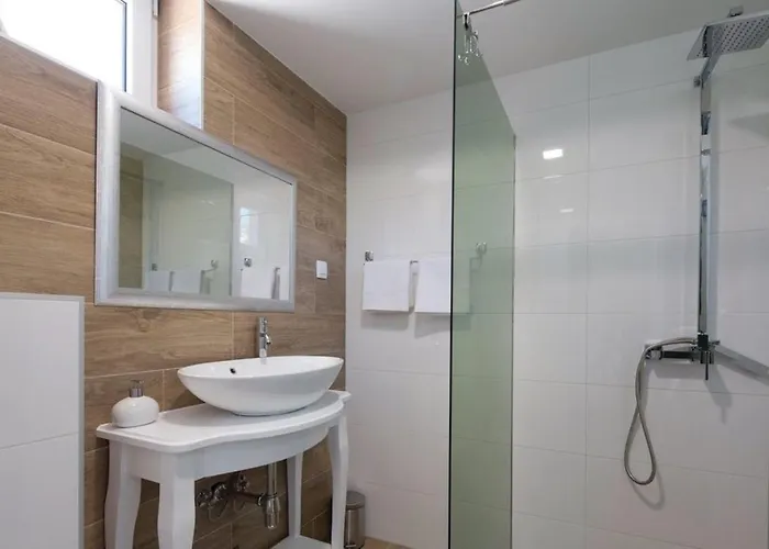 Zara With Heated Hydromassage-pool *